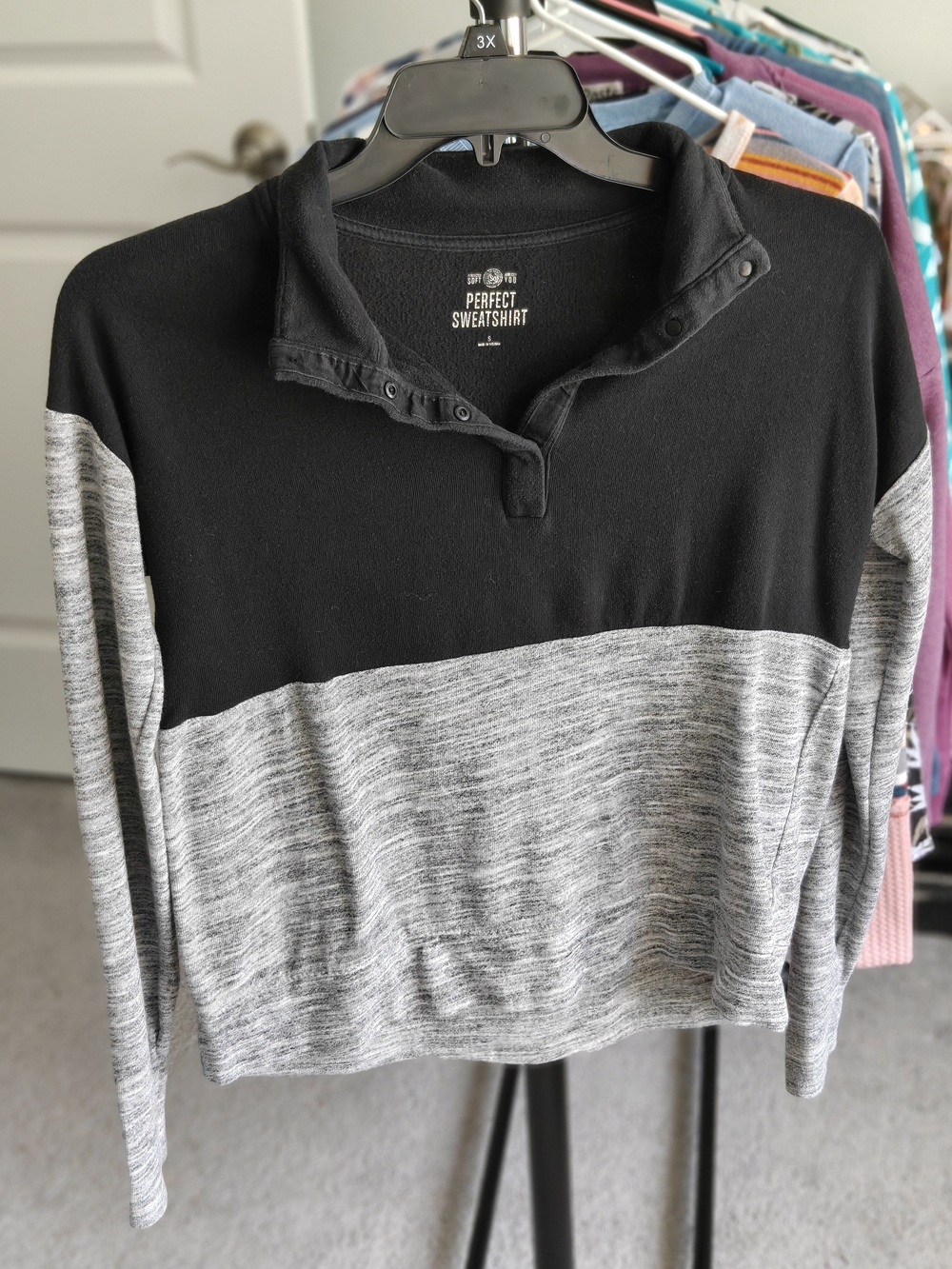 Women’s Black & Heather Gray Colorblock Pullover Sweater
